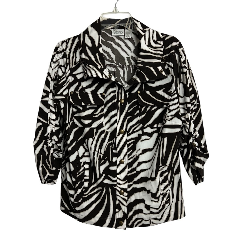 Chico’s Zenergy Women’s Snap Up Top Or Blazer Size Medium (8) Animal Print
